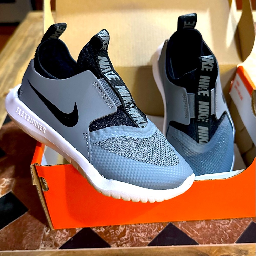 NWT Nike Flex Runner Toddler Shoes